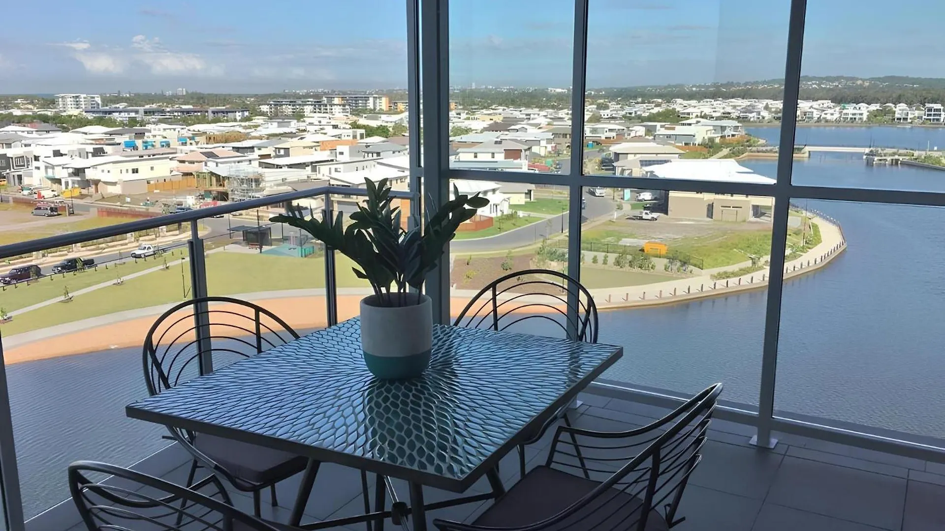 Hotel Salt At Oceanside Kawana Waters