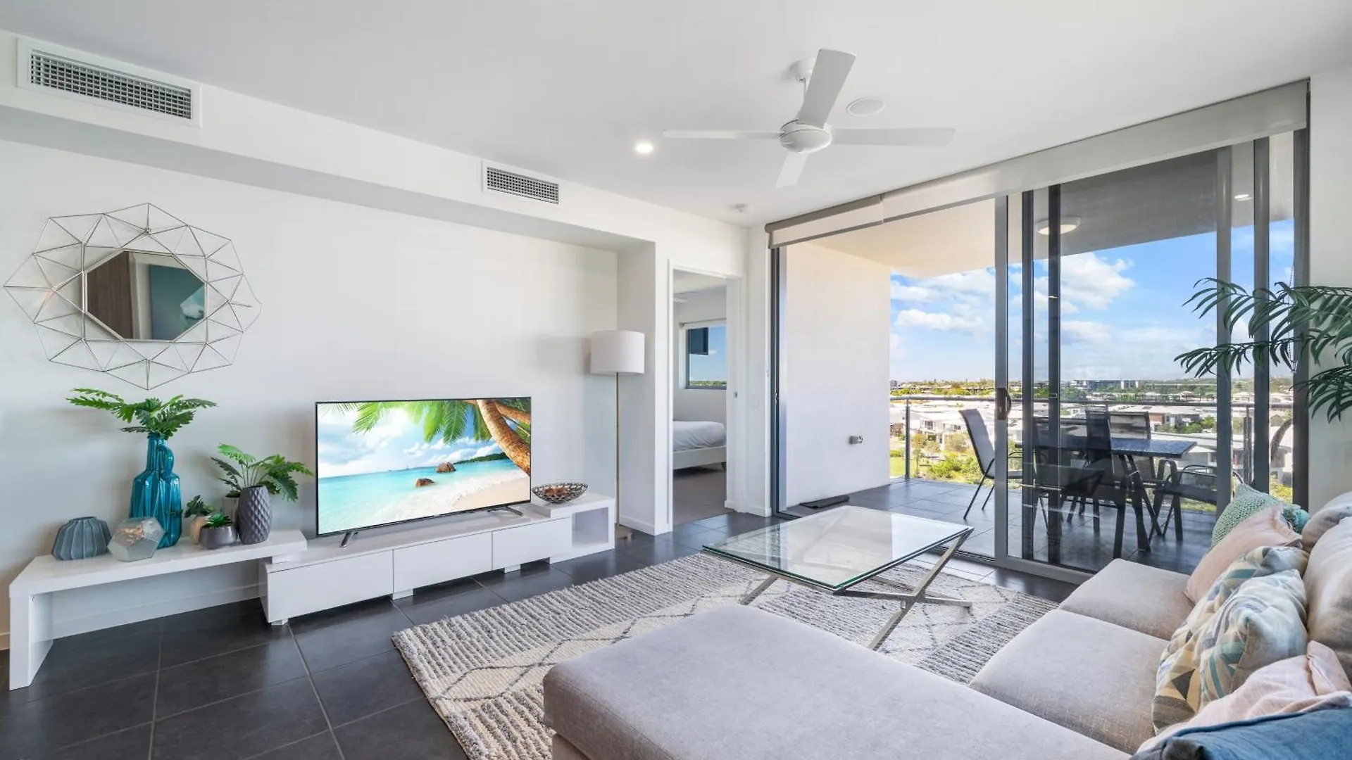 Hotel Salt At Oceanside Kawana Waters