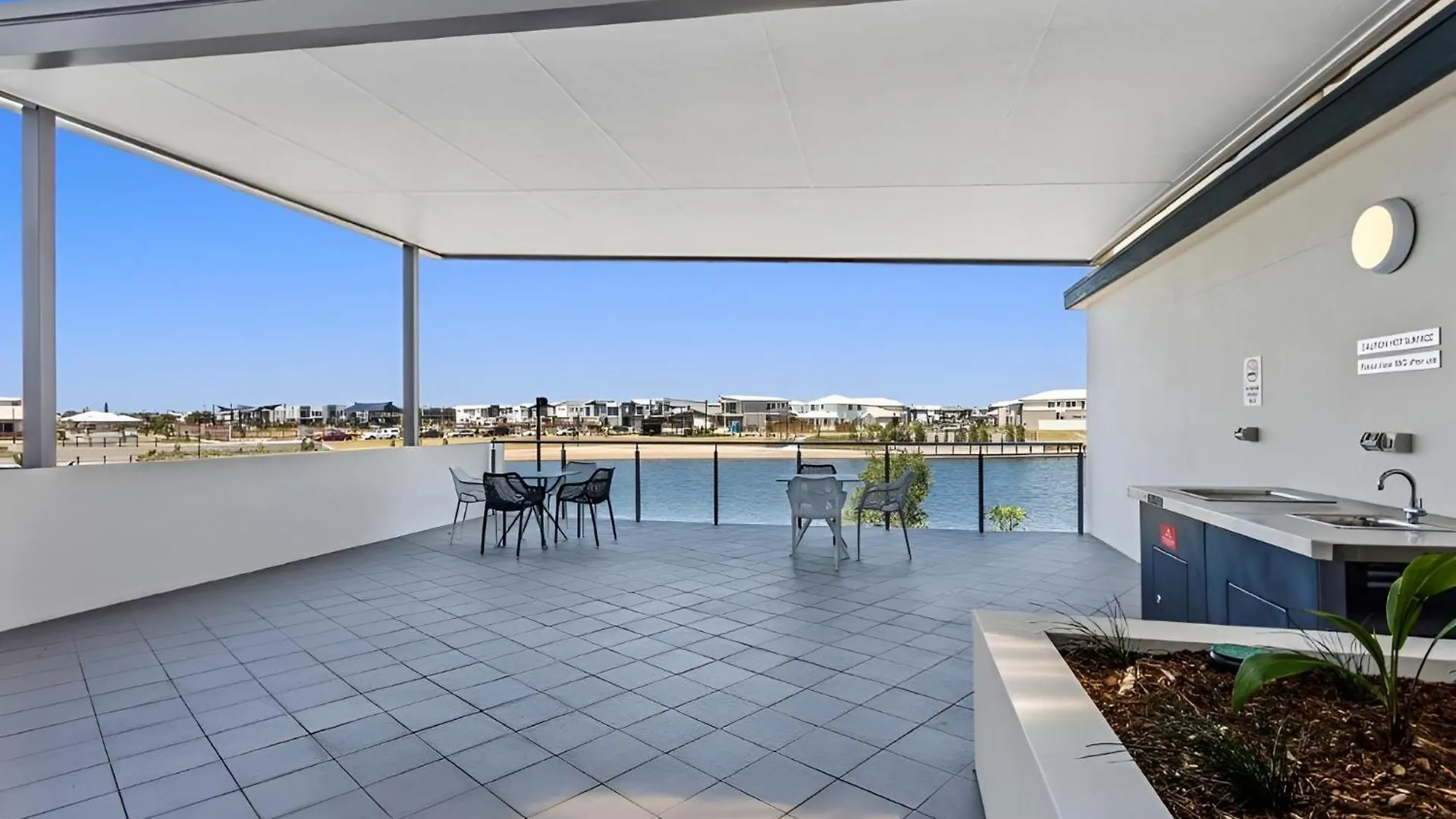 Hotel Salt At Oceanside Kawana Waters 0*,