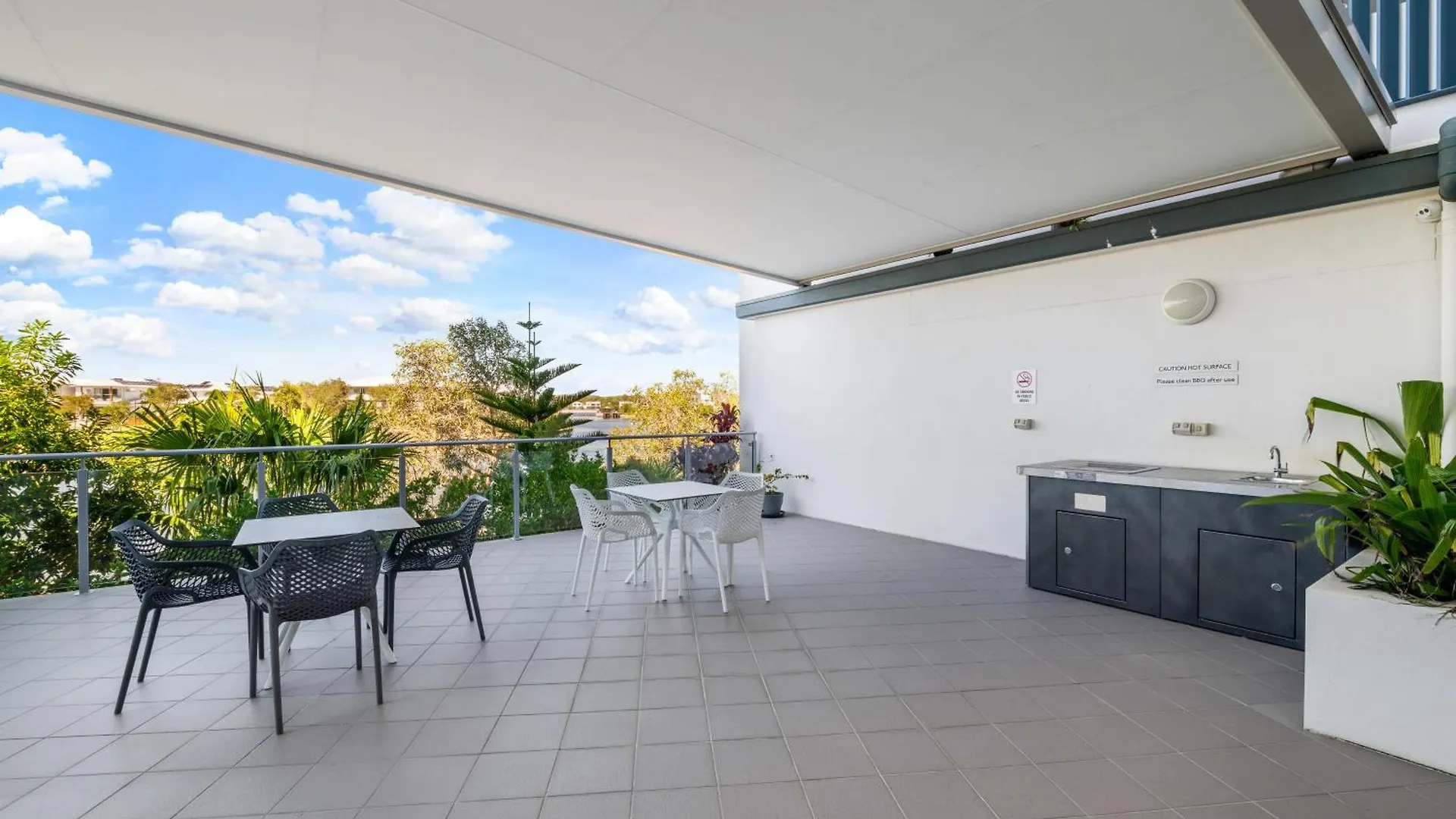 Hotel Salt At Oceanside Kawana Waters